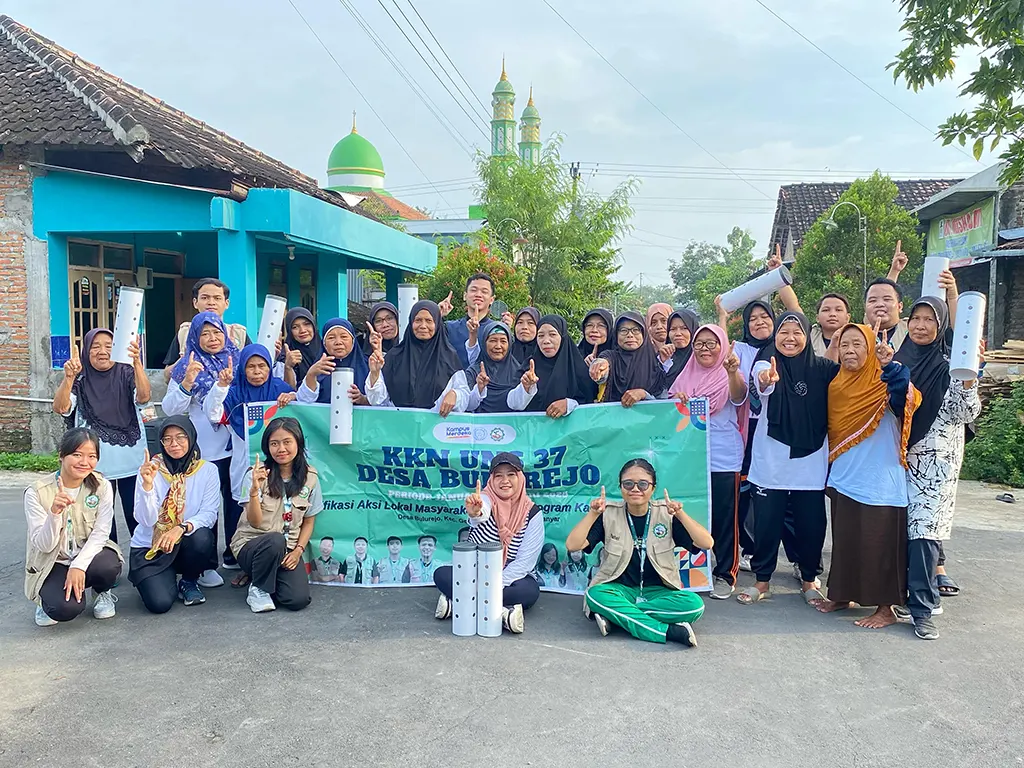 Dokumentasi bersama. (doc. KKN UNS 37)