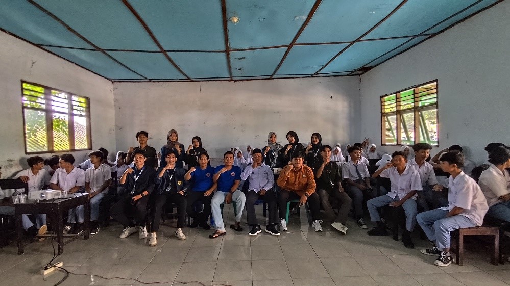 Dokumentasi bersama. (doc. KKN PMD UNRAM Desa Belanting)