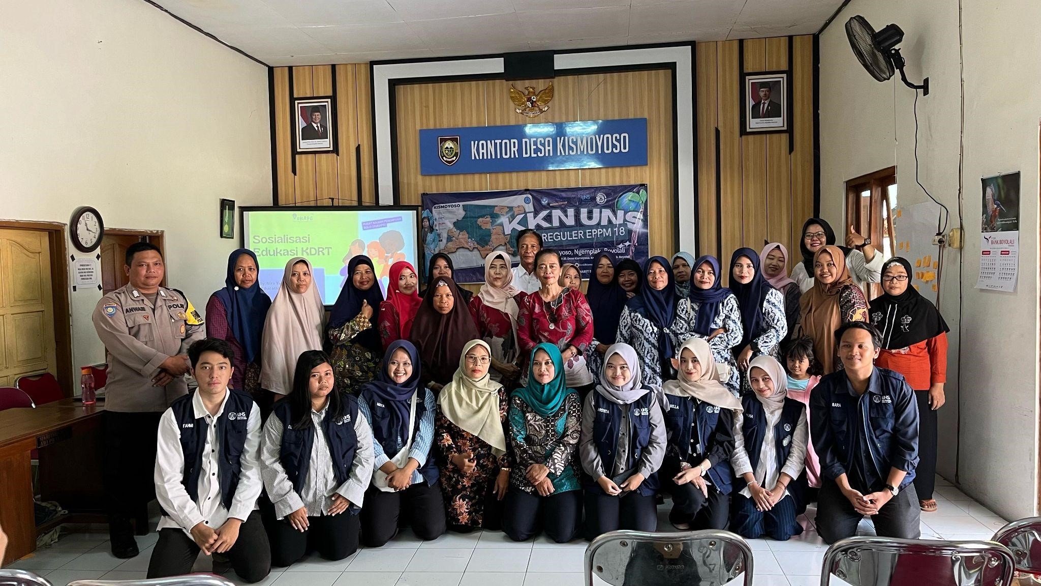 Foto bersama peserta sosialisasi KDRT. (doc. Tim KKN UNS EPPM 18)