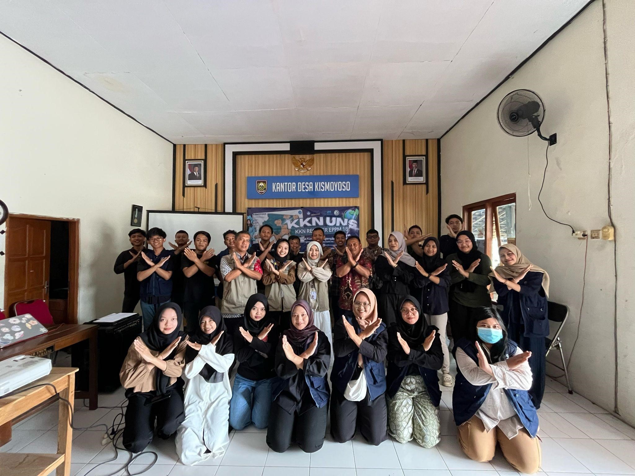 Foto bersama peserta sosialisasi kekerasan seksual. (doc. Tim KKN UNS EPPM 18)