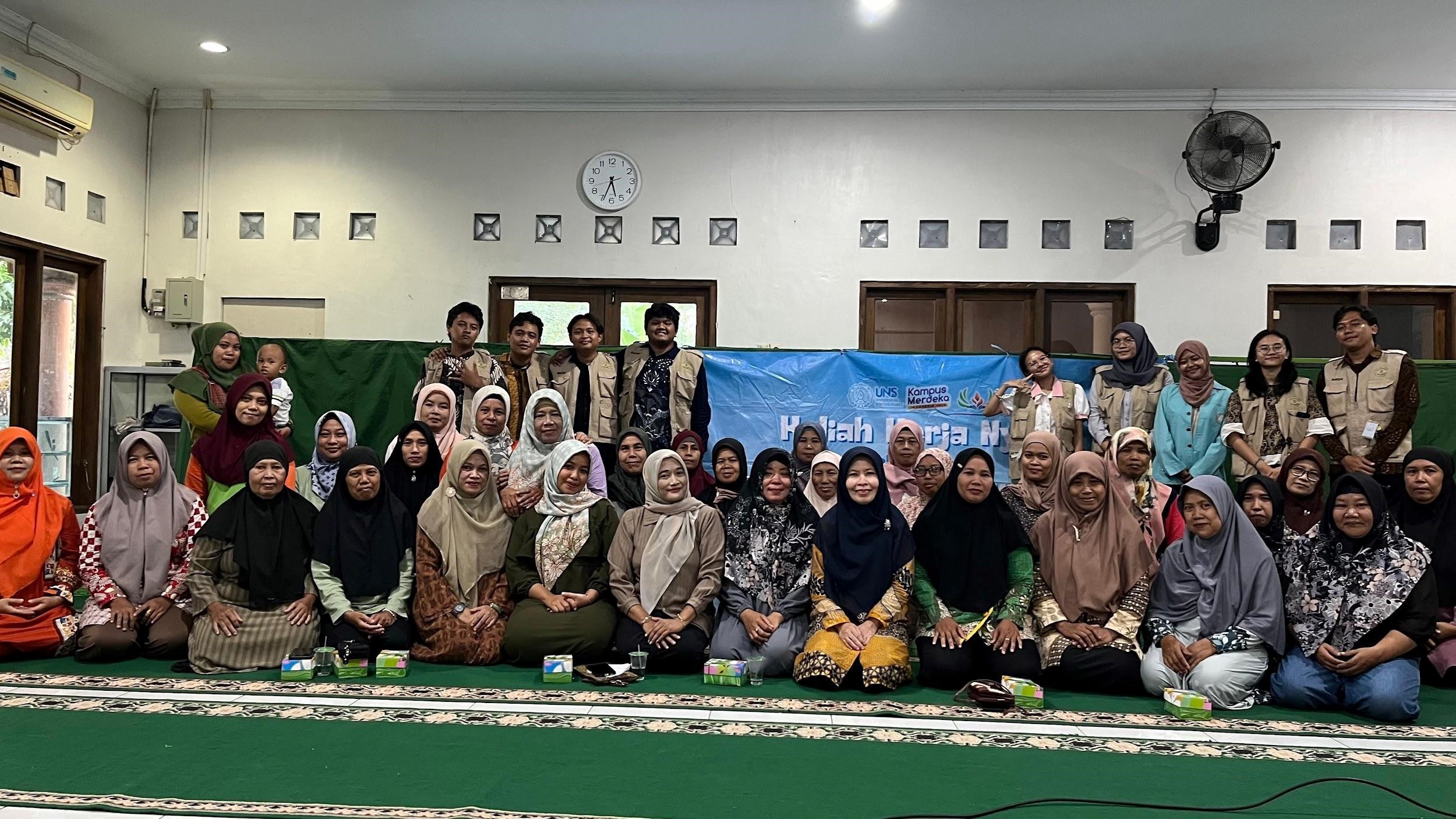 Mahasiswa KKN UNS Kelompok 50 menggelar program kerja Sosialisasi Desa Ramah Perempuan dan Peduli Anak pada Rabu (5/2/2024). (doc. KKN UNS 50)