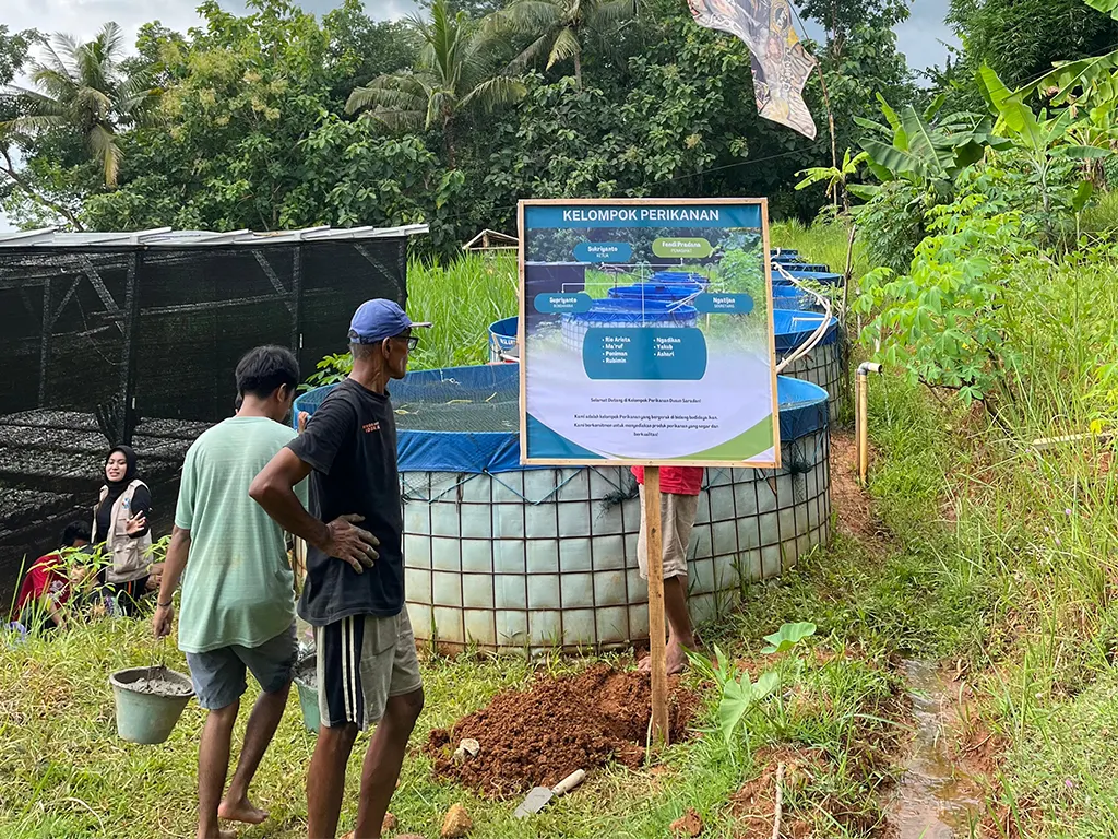Papan informasi kelompok perikanan. (doc. KKN UMBY Kelompok 10)