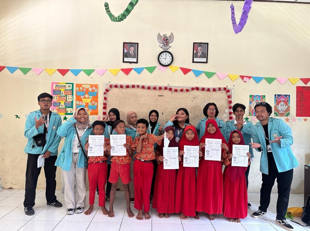 Pelaksanaan Program Kerja Dolanan Hanacaraka: Pelestarian Aksara Jawa melalui Edukasi dan Kreasi pada hari Sabtu (25/01/2025) di SDN Kandangsapi 2. (doc. KKN UNS 82)