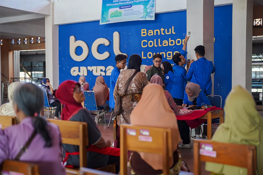 Sabtu (15/2/2025) Kelompok 30 KKN-PPM UMBY bekerja sama dengan Puskesmas Bantul II mengadakan pemeriksaan kesehatan gratis bagi pedagang di Pasar Bantul. (doc. Intania Ayumirza/UMBY)