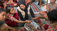 Proses Pembuatan Ecobrick bersama siswa-siswi SD Negeri 1 Kaliabu, Kamis (6/2/25). (doc. KKN 63 UNS)