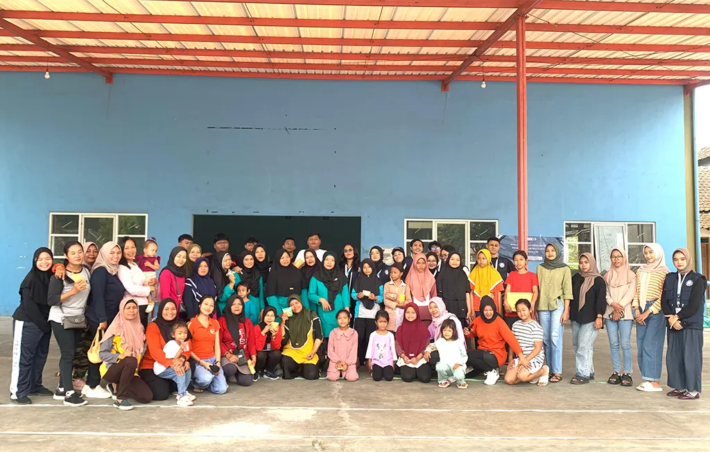 Sesi foto bersama kegiatan festival tradisional. (doc. KKN UNS Desa Ngargorejo)