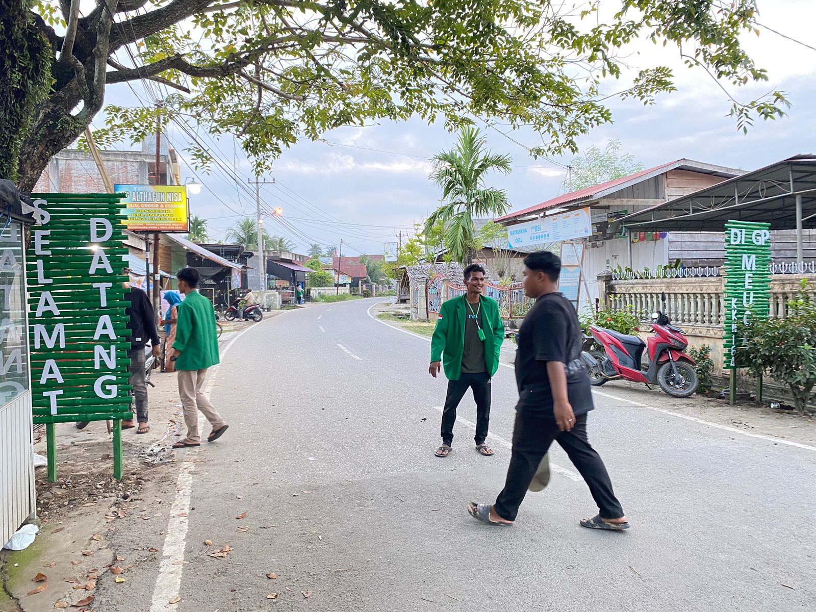 Tampak depan gapura Desa Meucat. (doc. KKN UNIMAL 164)