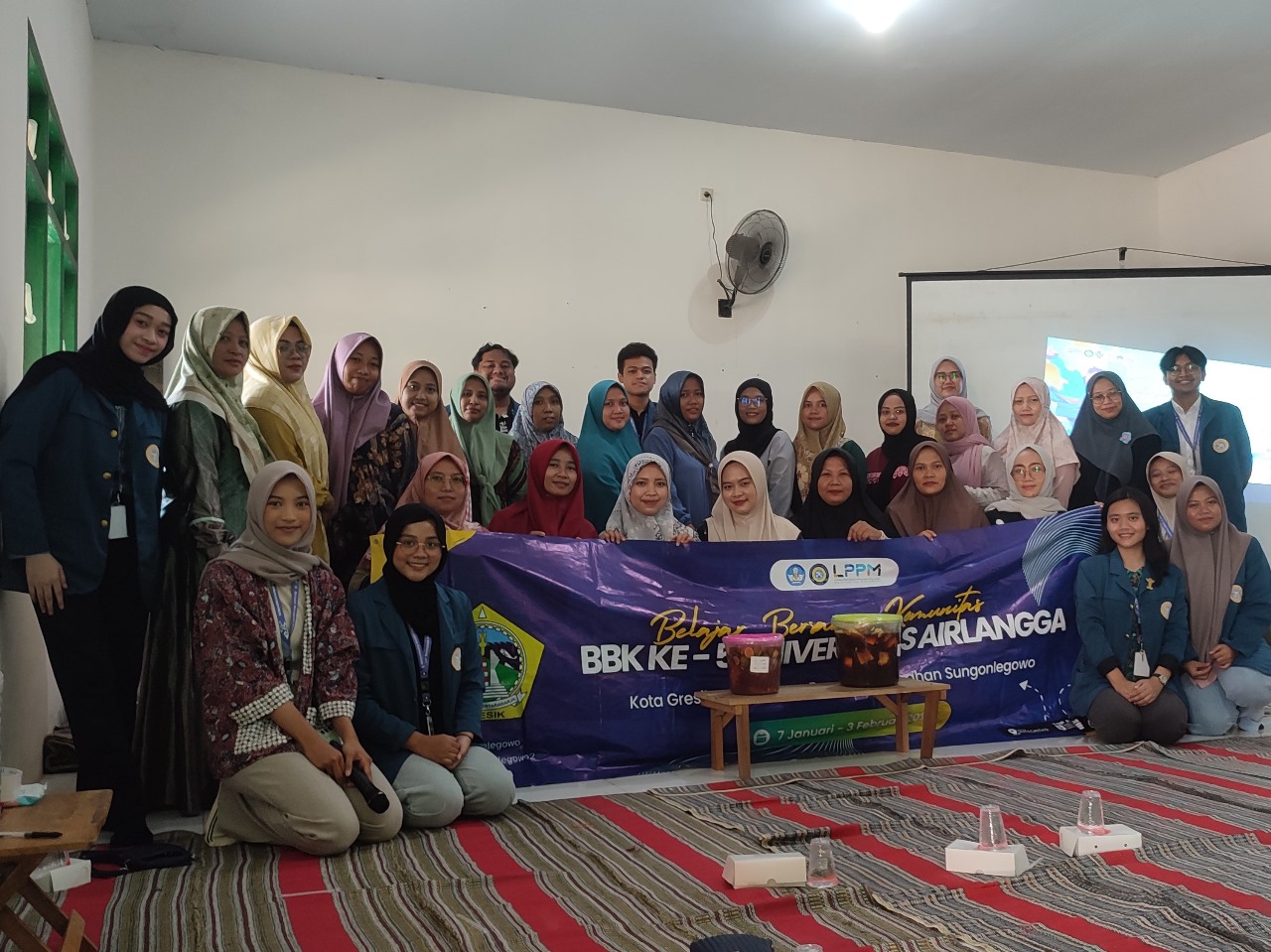 Dokumentasi bersama ibu wali murid TKM NU Al-Asyhar seusai kegiatan sosialisasi dan pelatihan. (doc. Pribadi)