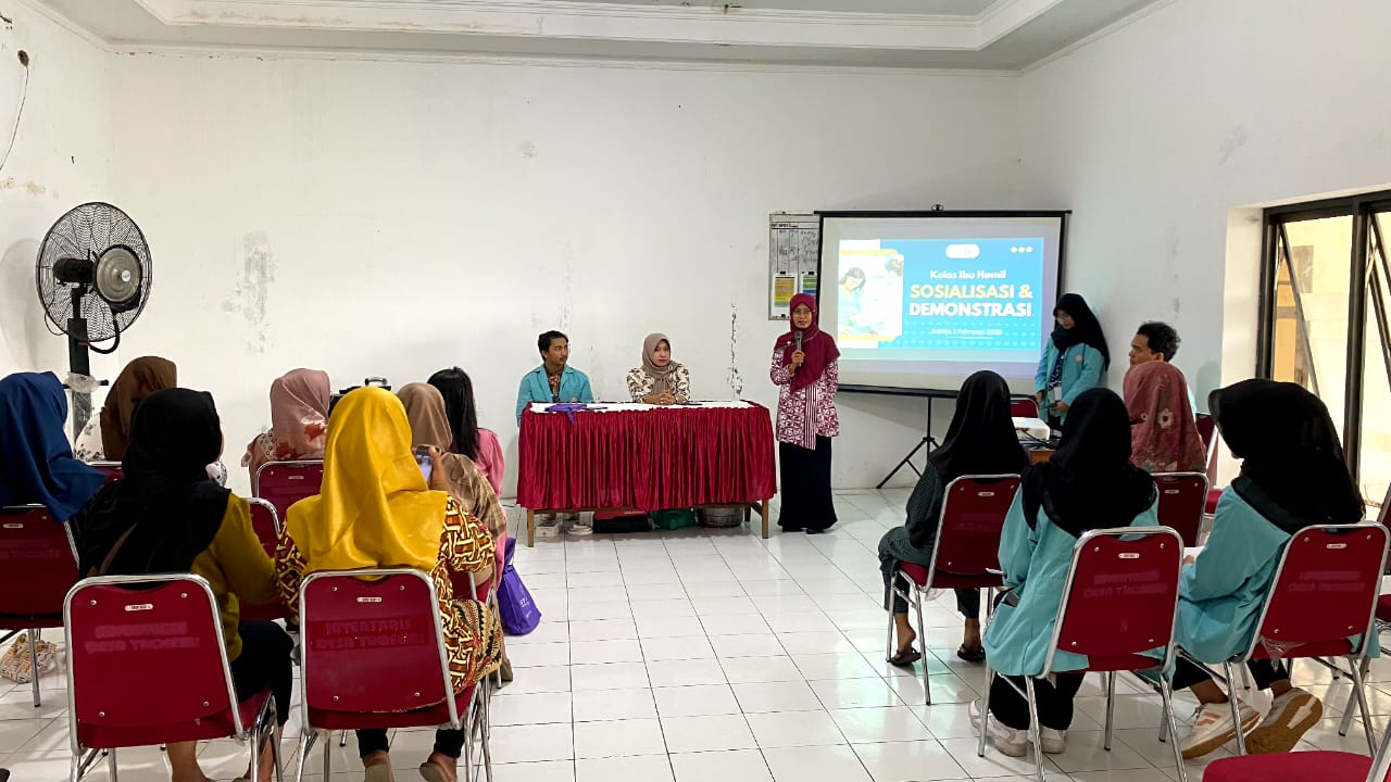 Sambutan Ibu Bella selaku Bidan Desa Trosemi dan Ibu Marsiti selaku Sekretaris Desa Sabtu (01/02/2025). (doc. KKN 105 UNS) Sambutan Ibu Bella selaku Bidan Desa Trosemi dan Ibu Marsiti selaku Sekretaris Desa Sabtu (01/02/2025). (doc. KKN 105 UNS)