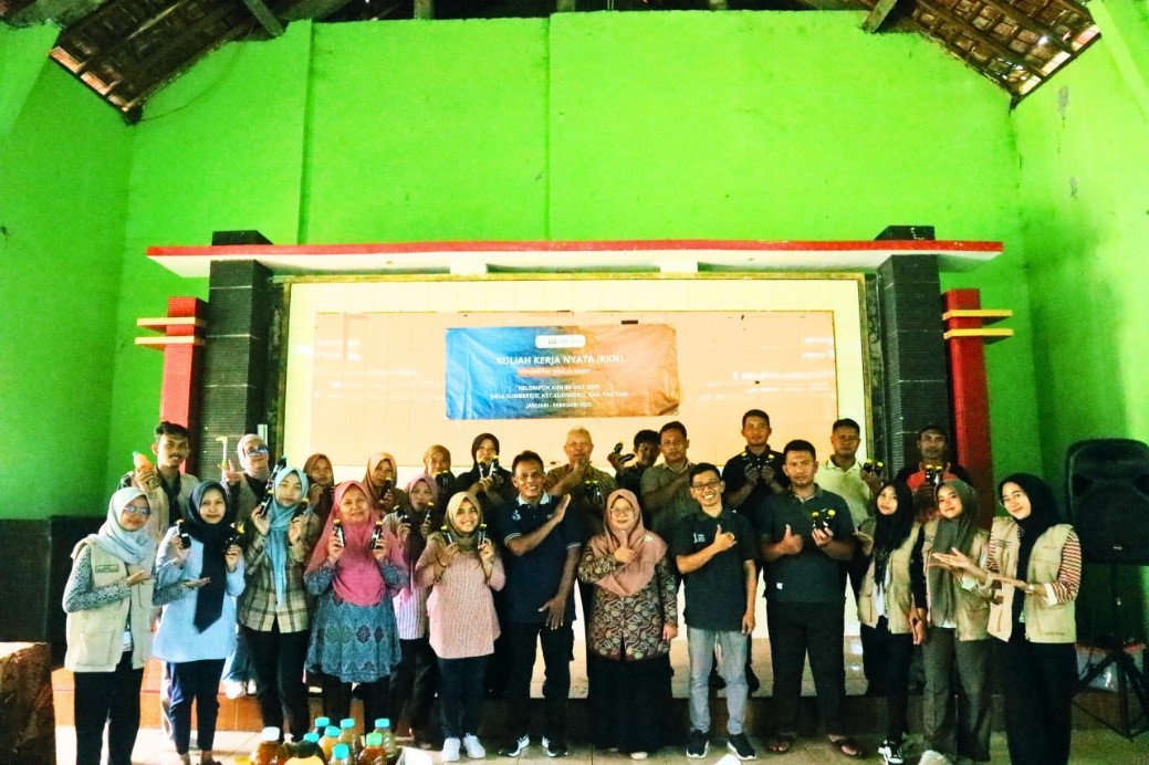 Dokumentasi bersama. (doc. Tim KKN 80 UNS)