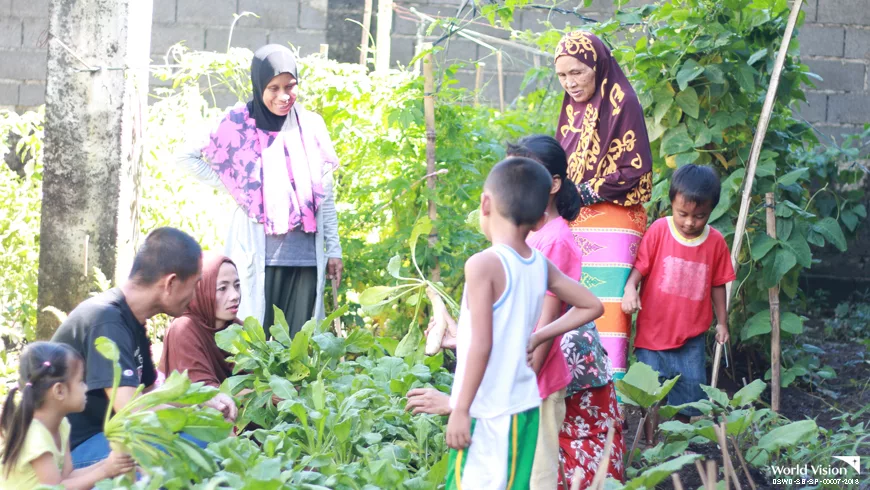 Antusias warga Desa Sumber saat berada di lahan. (doc. Pribadi) Antusias warga Desa Sumber saat berada di lahan. (doc. Pribadi)