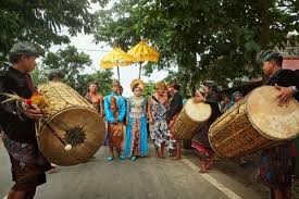 Sumber: Hamdani, Fathul dan Ana Fauzia. Tradisi Merariqdalam Kacamata Hukum Adat dan Hukum Islam. Rewang Rencang: Jurnal Hukum Lex Generalis. Vol.3. No.6 (Juni 2022)