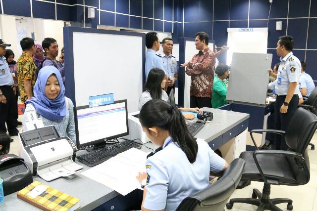 Ilustrasi pelayanan administrasi. (menpan.go.id)