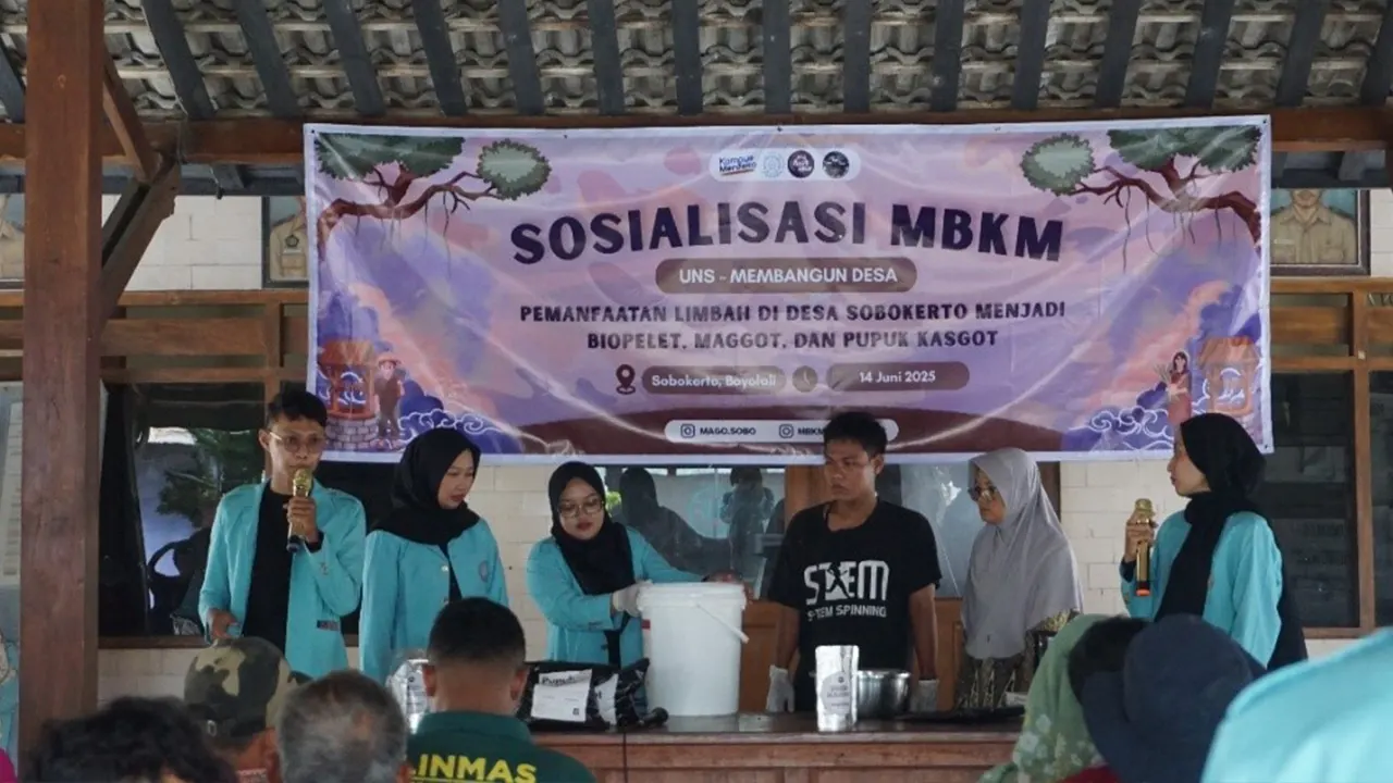 
Dokumentasi pelatihan pembuatan maggot dan pupuk kasgot di Desa Sobokerto (14/06/2025). (doc. pribadi)