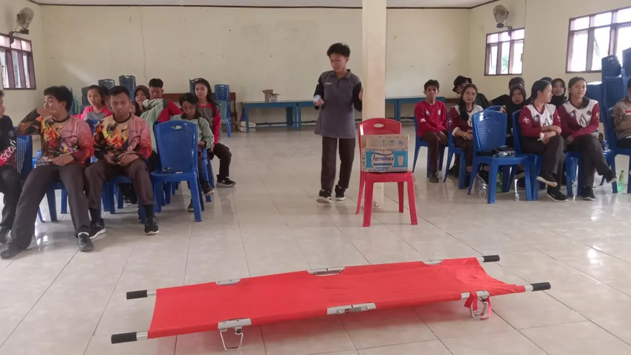 Persiapan sesi simulasi bencana dan evakuasi bencana. (doc. BPBD Morowali Utara)