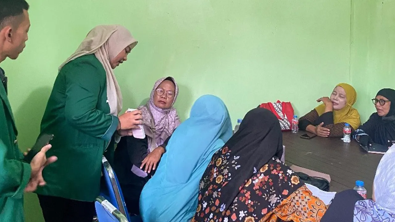 Praktik langsung atas materi yang sudah disampaikan kepada responden. (doc. pribadi)