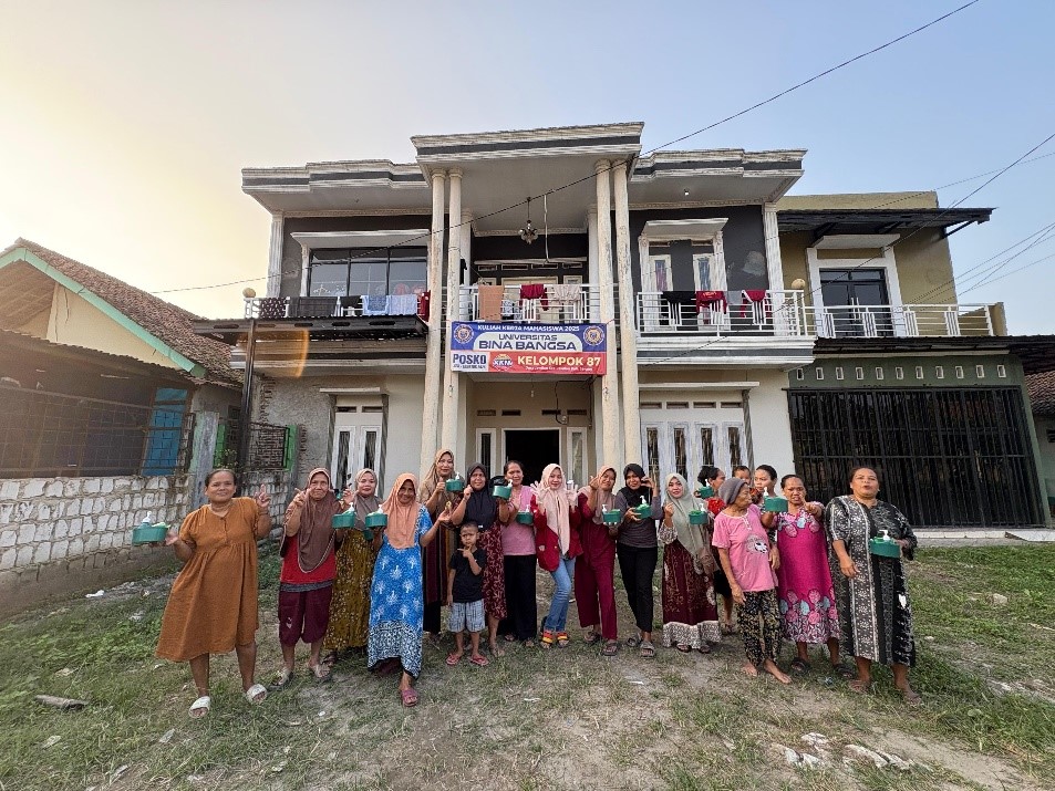 Dokumentasi Bersama ibu-ibu warga Desa Jawilan. (doc. KKM 87 UNIBA)