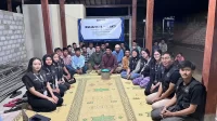 Dokumentasi bersama setelah pelaksanaan Sosialisasi dan Pelatihan Silase di Dusun Nogosari 1. (doc. KKN UMBY Kelompok 116) Dokumentasi bersama setelah pelaksanaan Sosialisasi dan Pelatihan Silase di Dusun Nogosari 1. (doc. KKN UMBY Kelompok 116)