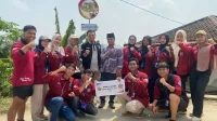 Dokumentasi bersama di lokasi pemasangan Kaca Cembung. (doc. KKM 61 UNIBA) Dokumentasi bersama di lokasi pemasangan Kaca Cembung. (doc. KKM 61 UNIBA)