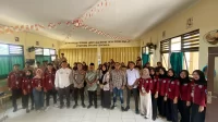 Dokumentasi bersama setelah pelaksanaan seminar edukatif bertema “Satu Langkah Salah, Ribuan Penyesalan” di SMAN 1 Pulo Ampel, Jumat (25/7/2025). (doc. KKM 84 UNIBA)