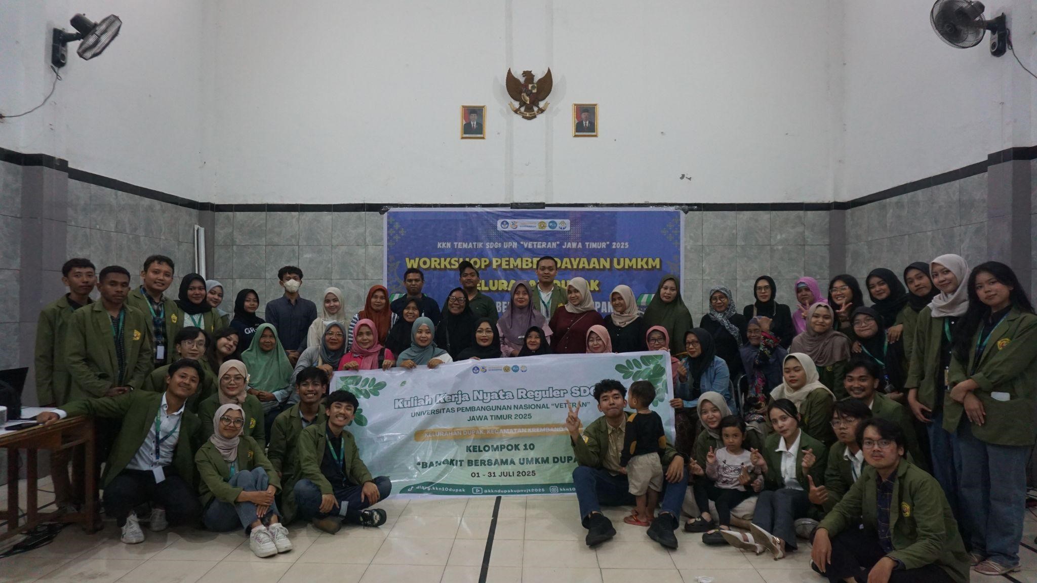 Dokumentasi bersama setelah pelaksanaan Workshop Strategi Posting Media Sosial dan Pembuatan Caption. (doc. KKN SDGs 10 UPN “Veteran” Jawa Timur)