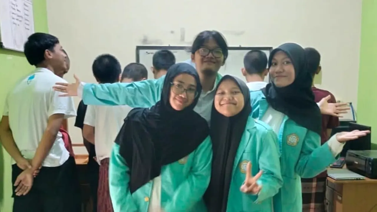 Dokumentasi bersama. (doc. Tim Griya Abhipraya PLB FKIP UNS 2025)