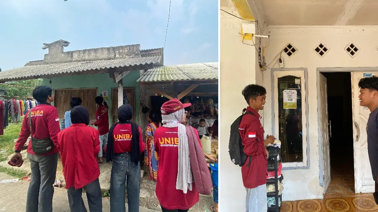 Dokumentasi sosialiasi door to door pada warga serta pemasangan brosur panduan penggunaan website layanan desa. (doc. KKM 87 UNIBA)