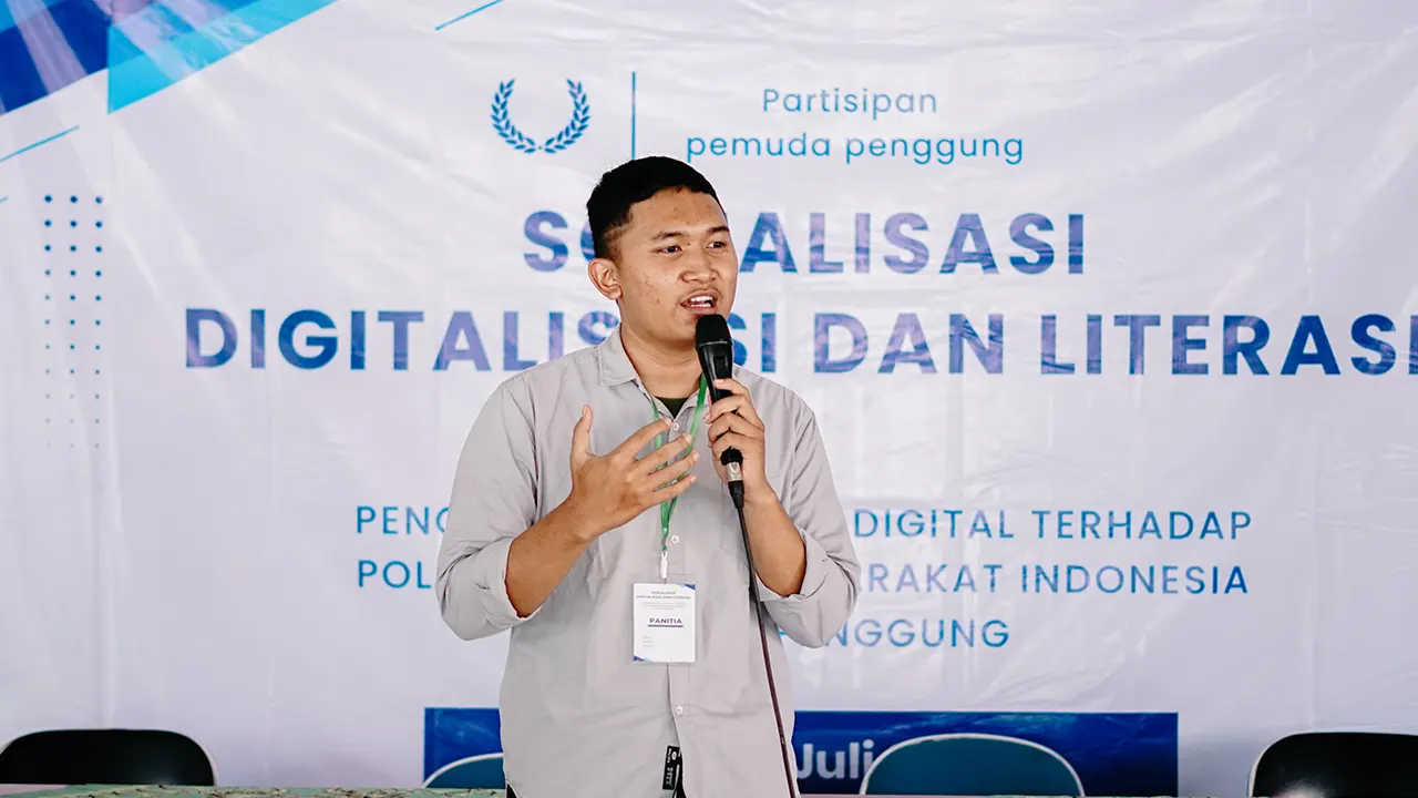 Faiz Maulana selaku pemateri saat menyampaikan materi literasi digital. (doc. pribadi)