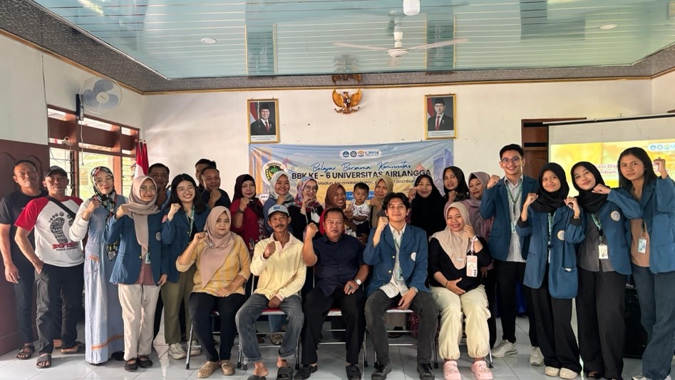Foto Bersama KKN BBK 6 UNAIR Bersama BUMDes dan Pelaku UMKM Lokal. (doc. KKN BBK 6 UNAIR Desa Brumbun)