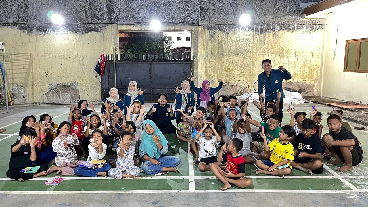 Foto Bersama dengan Peserta Sinau Bareng. (doc. BBK 6 UNAIR)