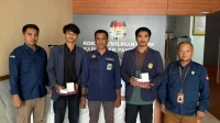 Foto bersama kepala serta staf bagian hukum dan SDM KPU Pamekasan pada hari terakhir pelaksanaan PKL (3/6/2025). (doc. pribadi) Foto bersama kepala serta staf bagian hukum dan SDM KPU Pamekasan pada hari terakhir pelaksanaan PKL (3/6/2025). (doc. pribadi)