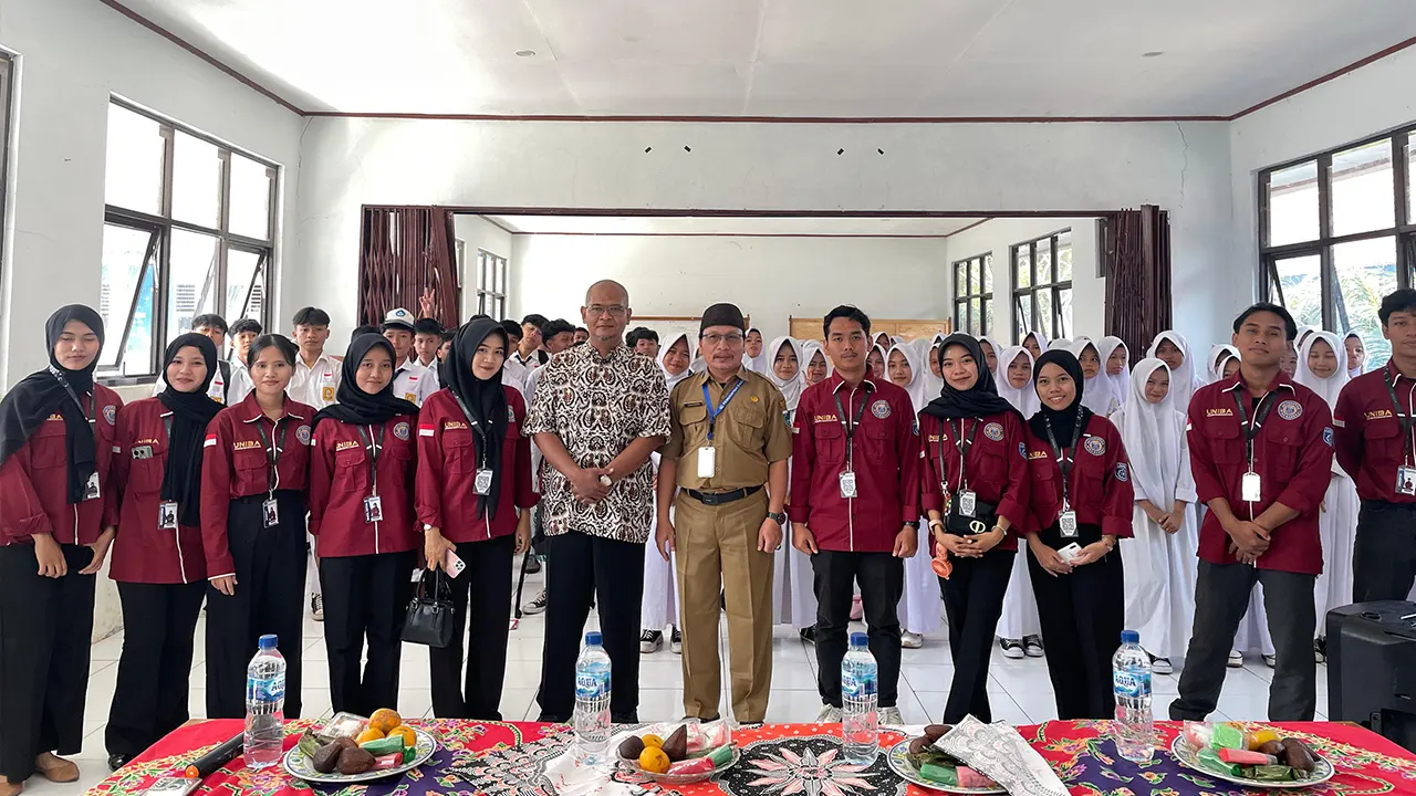 Foto bersama mahasiswa KKM 26, narasumber dan audien (21/7/2025). (doc. Qanitah Salma)