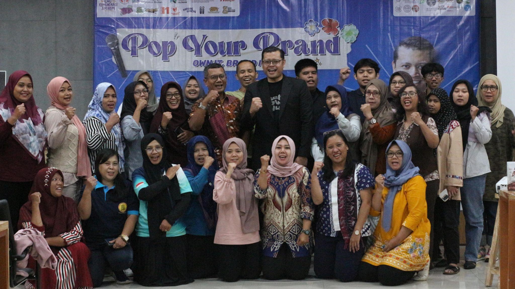 Foto bersama narasumber dan peserta workshop “Pop Your Brand” di Gedung Dekranasda Sleman, (19/6/2025). (doc. pribadi)