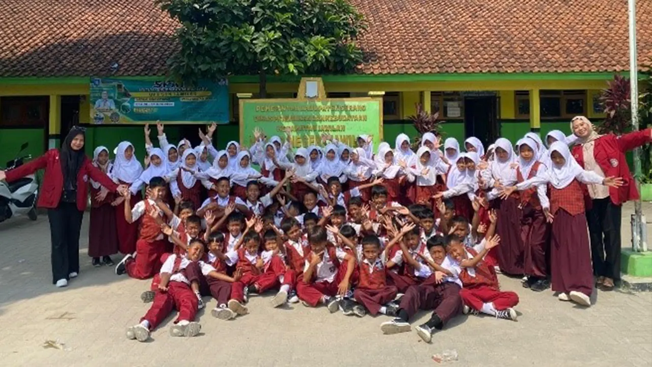 Foto bersama siswa kelas 5 & 6 SDN Jawilan. (doc. KKM 87 UNIBA)