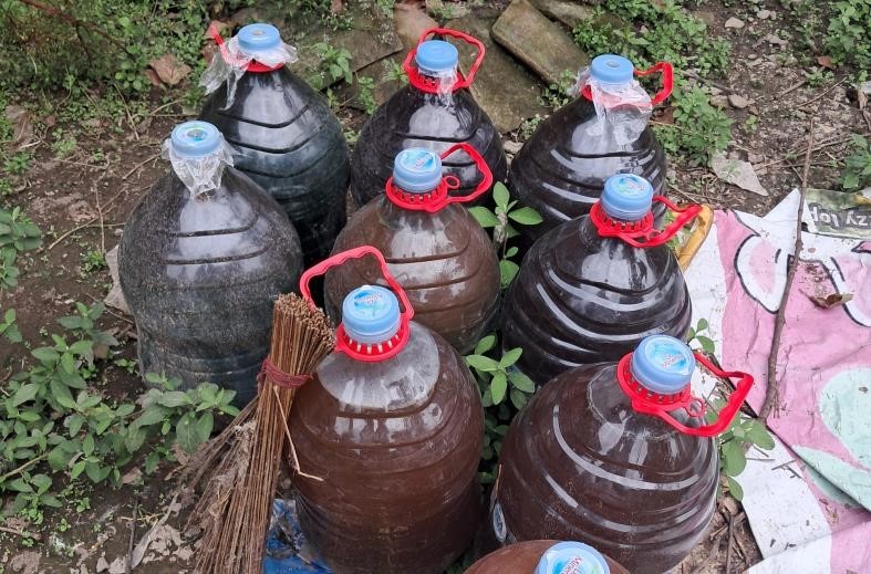 Hasil limbah urin kelinci yang berhasil di ubah menjadi POC. (doc. Tim MBKM 1212 UNS)