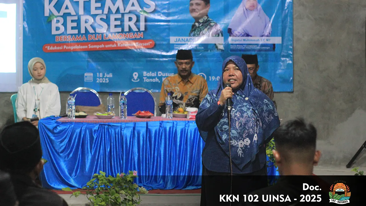 Ingatul Muhhimmah sebagai kepala bidang tata lingkungan DLH Lamongan memberikan materi pada Acara Bincang Edukasi Desa Katemas. (doc KKN 102 UINSA) Ingatul Muhhimmah sebagai kepala bidang tata lingkungan DLH Lamongan memberikan materi pada Acara Bincang Edukasi Desa Katemas. (doc KKN 102 UINSA)
