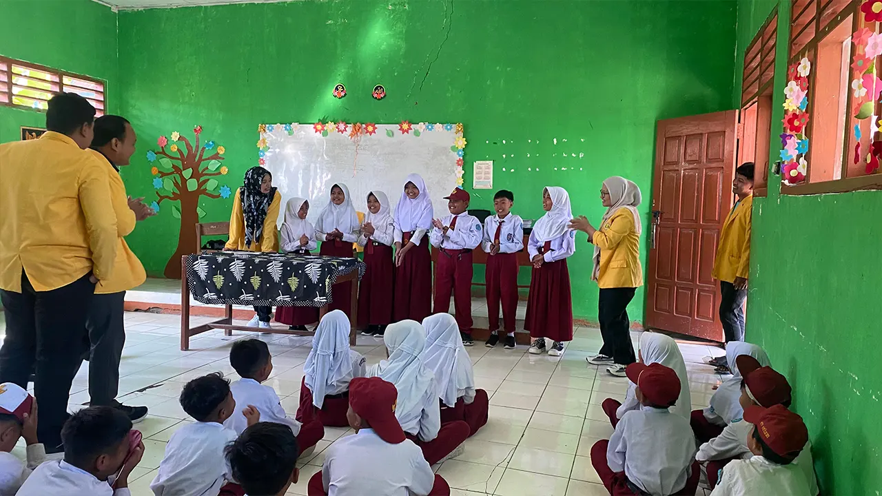 Keceriaan dan antusias para siswa mengikuti kegiatan yang diselenggarakan oleh mahasiswa KKNTK 25 Unigoro. (doc. KKNTK 25 Unigoro)