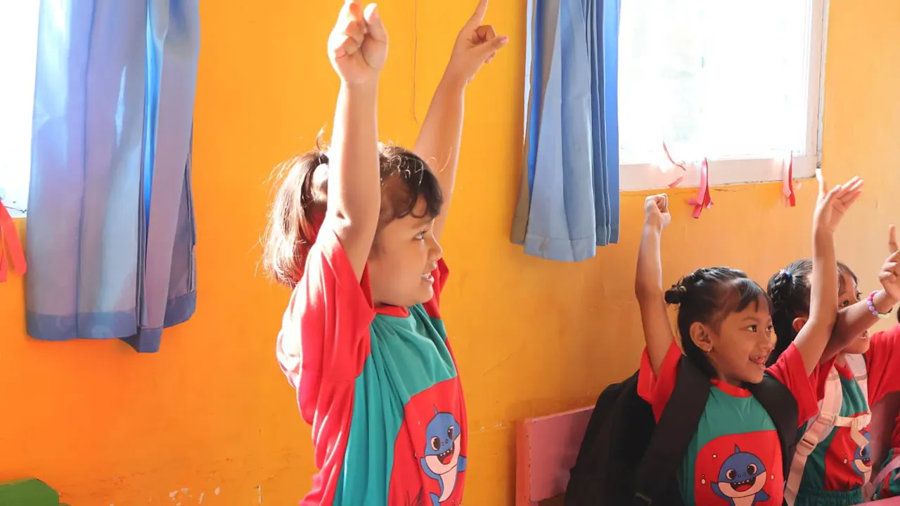 Kunjungan literasi di TK Nusa Indah. (doc. KKN BBK 6 UNAIR Desa Cinandang)