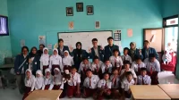 Kunjungan literasi mahasiswa BBK 6 UNAIR di SDN Cinandang. (doc. KKN BBK 6 UNAIR Desa Cinandang)