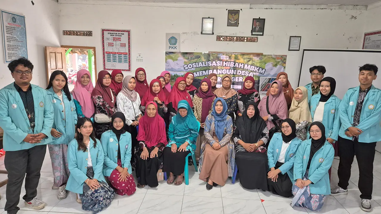 Pelaksanaan Sosialisasi Pemanfaatan Daun Jati menjadi Biobriket pada hari Sabtu (14/6/2025) di Balai Desa Jatisari. (doc. pribadi)