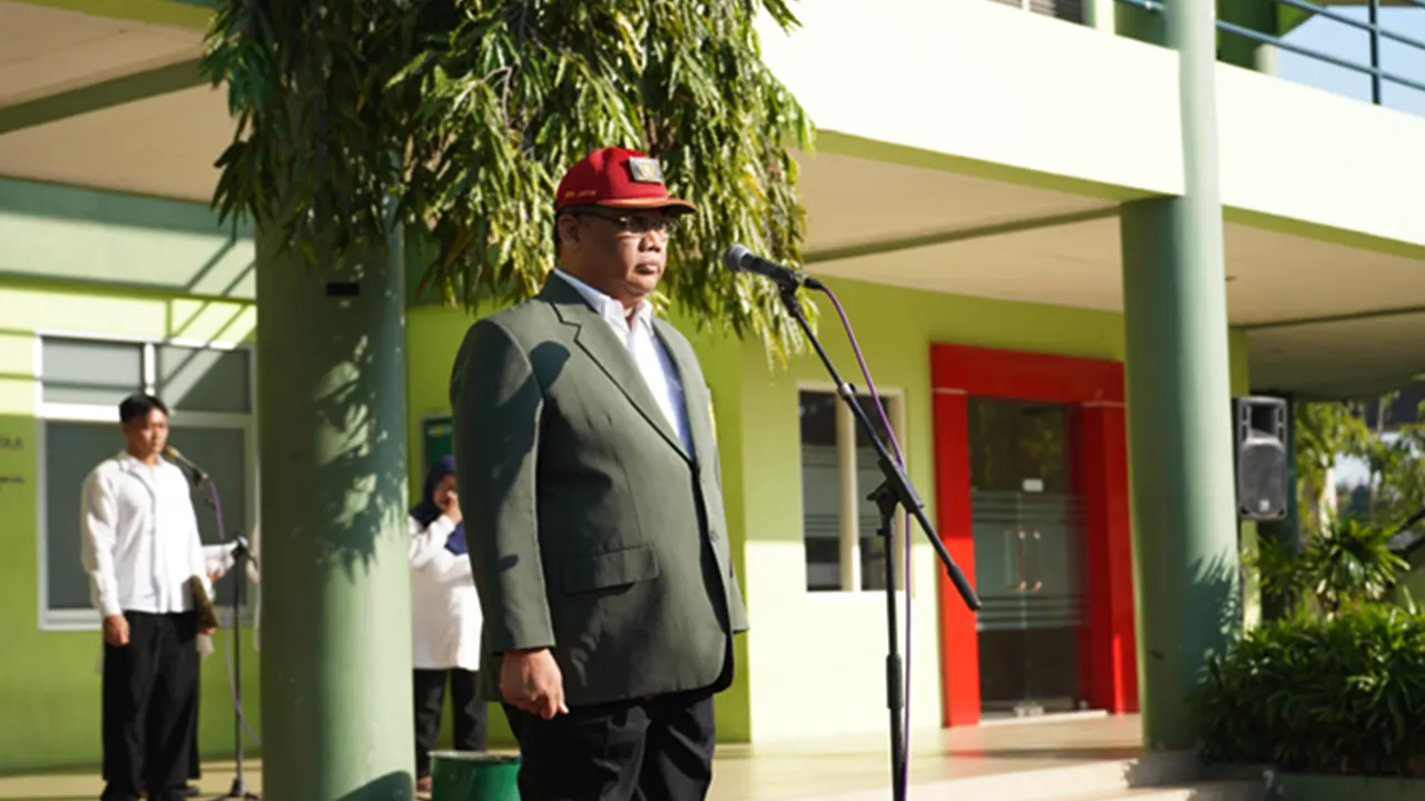 Rektor UPNVJT saat menghadiri Apel Pemberangkatan Peserta Seluruh Skema KKN Tahun 2025 (1/7/2025). (doc. pribadi)