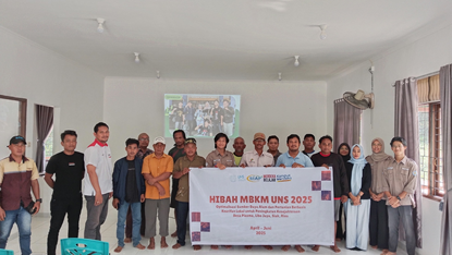 Sosialisasi pengelolaan sampah dan pemanfaatanya sebagia bahan dasar Pupuk Organik Cair. (doc. Tim Hibah MBKM UNS Libo Jaya) Sosialisasi pengelolaan sampah dan pemanfaatanya sebagia bahan dasar Pupuk Organik Cair. (doc. Tim Hibah MBKM UNS Libo Jaya)