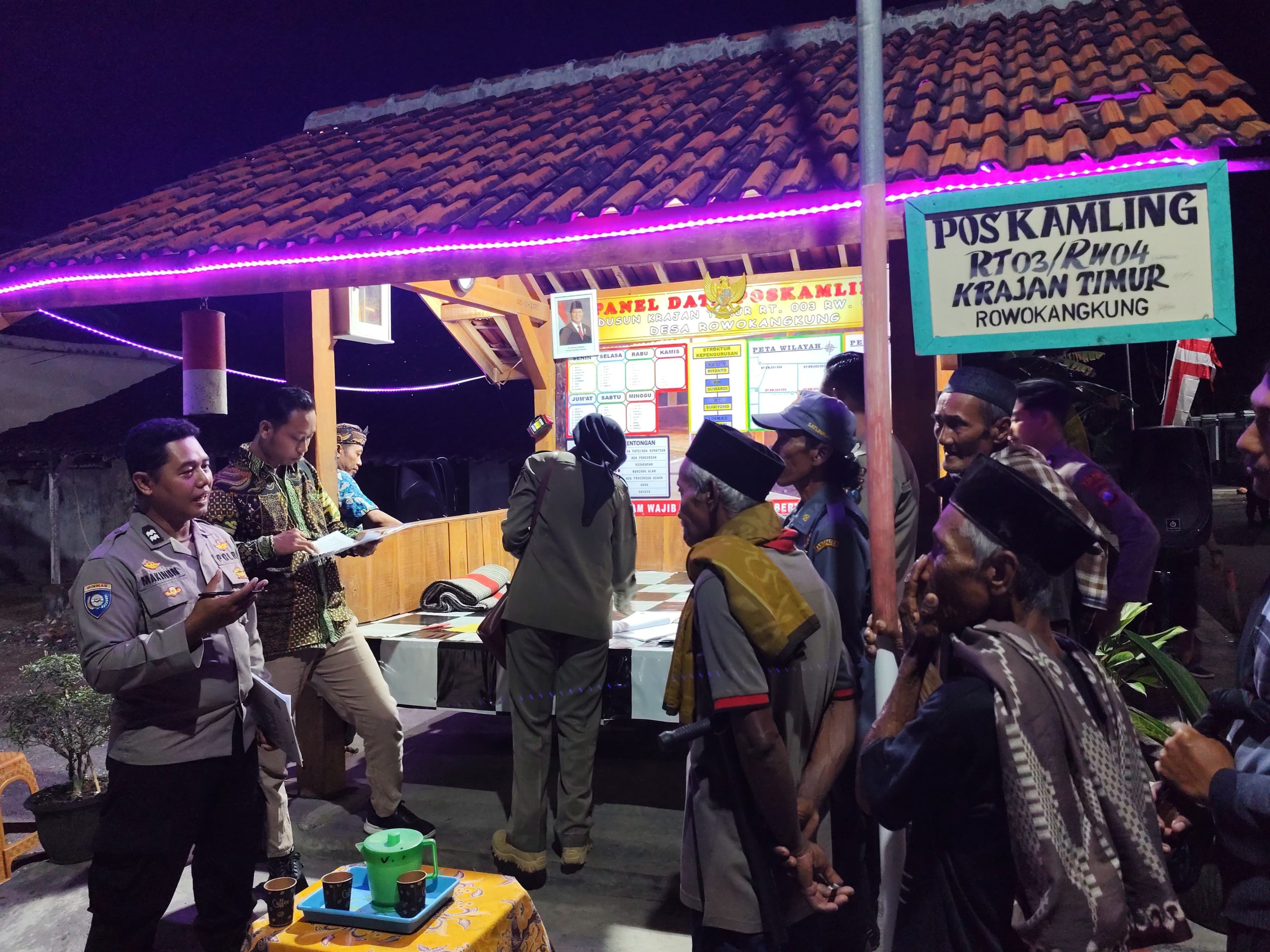 Tim Juri saat melakukan penilaian di Pos Kamling Dusun Krajan Timur, Desa Rowokangkung, Kecamatan Rowokangkung, Lumajang pada (23/6/2025). (doc. pribadi)