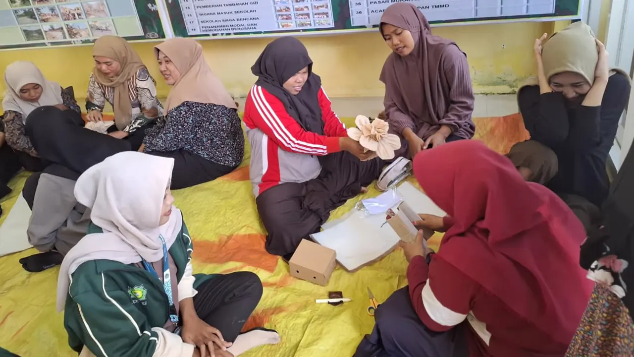 Antusiasme peserta terlihat tinggi saat sesi praktik. (doc. KKN 55 Unugiri)