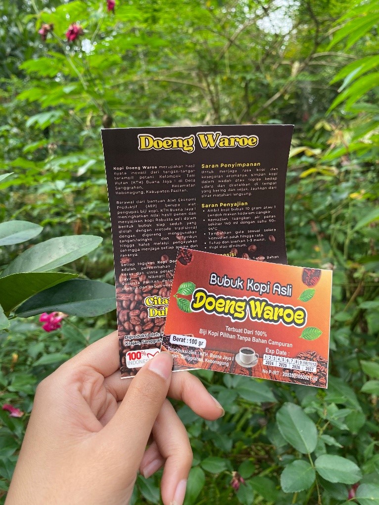 Desain label kemasan produk Kopi Doeng Waroe oleh mahasiswa KKN 251 UNS. (doc. KKN 251 UNS)