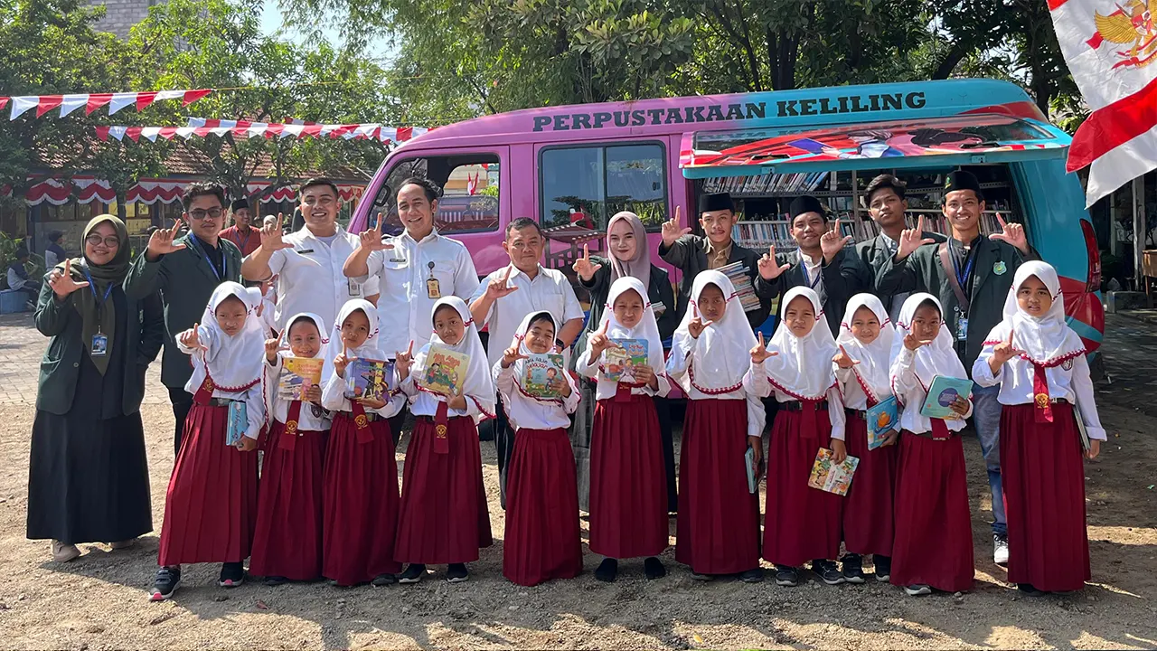 Dokumentasi Kegiatan Perpustakaan Keliling di SDN Balongdowo. (doc. Kelompok 01 KKN IAI Al-Khoziny)