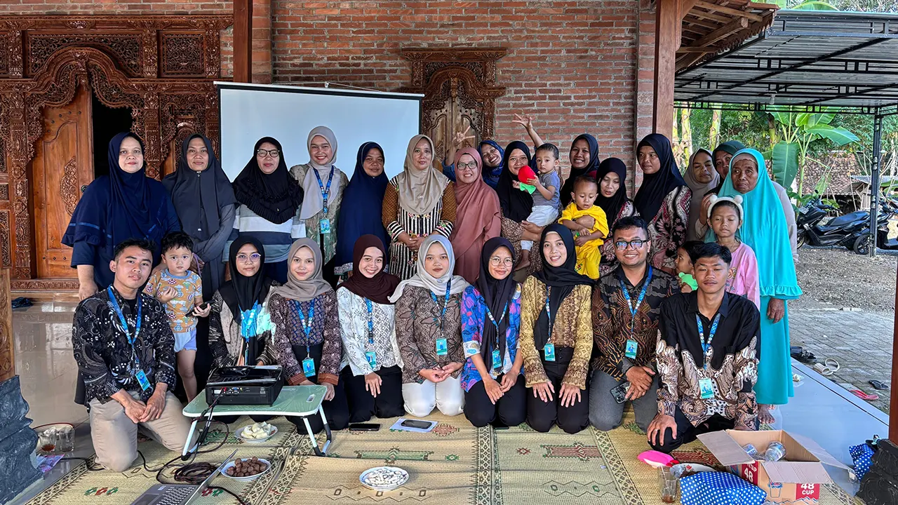 Dokumentasi bersama setelah kegiatan Psikoedukasi bersama Ibu-Ibu Dusun Rejosari. (doc. KKN UMBY 60)