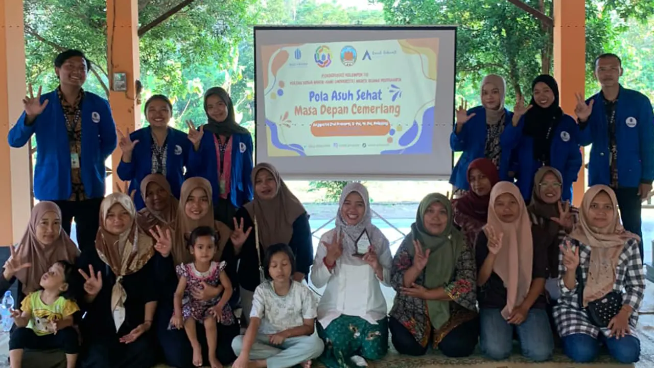 Dokumentasi bersama setelah kegiatan psikoedukasi bagi para orang tua di Dusun Nogosari II, Kalurahan Wukirsari, Kecamatan Imogiri, Kabupaten Bantul, Jumat (8/8/2025). (doc. KKN 118 UMBY)