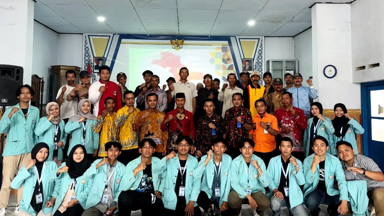 Dokumentasi bersama setelah pelaksanaan sosialisasi mitigasi bencana bertajuk “Desa Tangguh Bencana (DESTANA): Siaga Bencana Dimulai dari Keluarga” pada Kamis, (14/8/2025). (doc. pribadi)