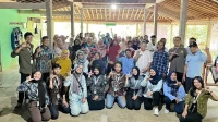 Dokumentasi bersama setelah pelaksanaan Sosialisasi dan Pelatihan Pembuatan Pupuk Organik serta Program Satu Bibit Satu Rumah. (doc. KKN UMBY Kelompok 45)